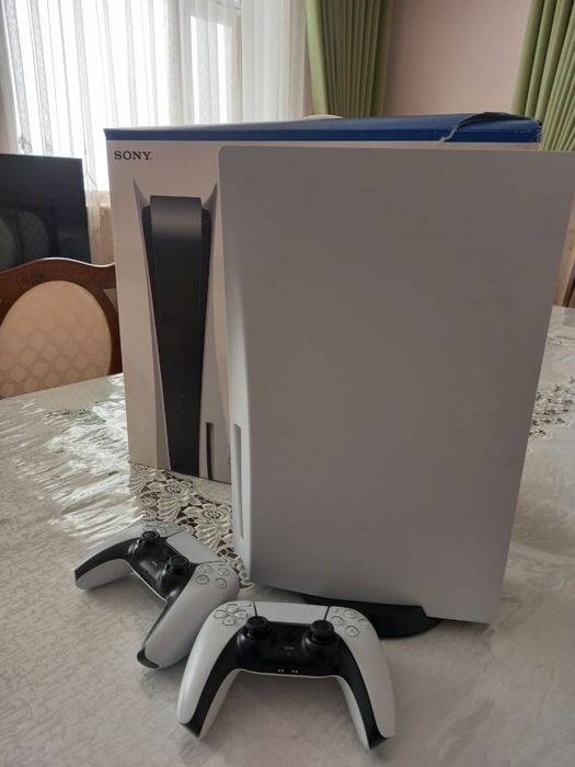 Продам Ps5 срочно почти новый + джостика 5 игр