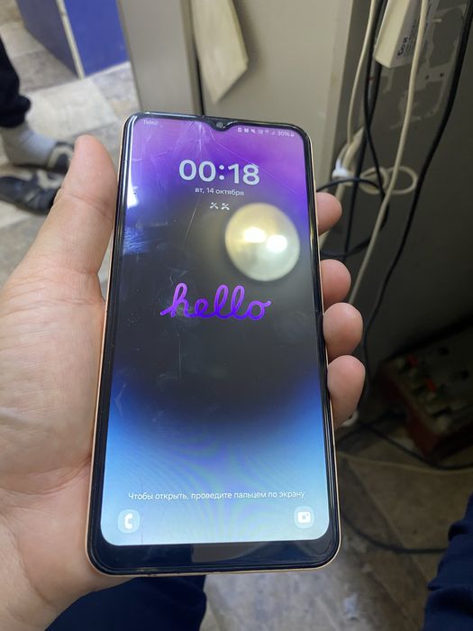 Samsung A23 бетінде трешн бар көп усталмаған