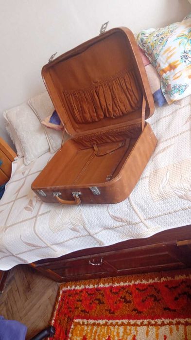 ретро куфар и чанта-кожени