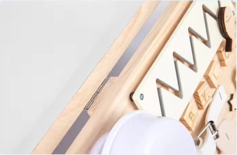 Placa senzoriala Montessori Busy Board cu Activitati Educative