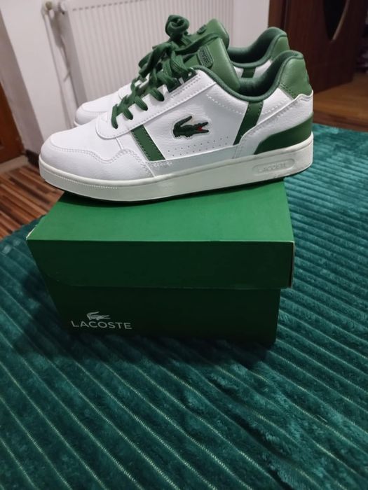 Vând adidași lacoste
