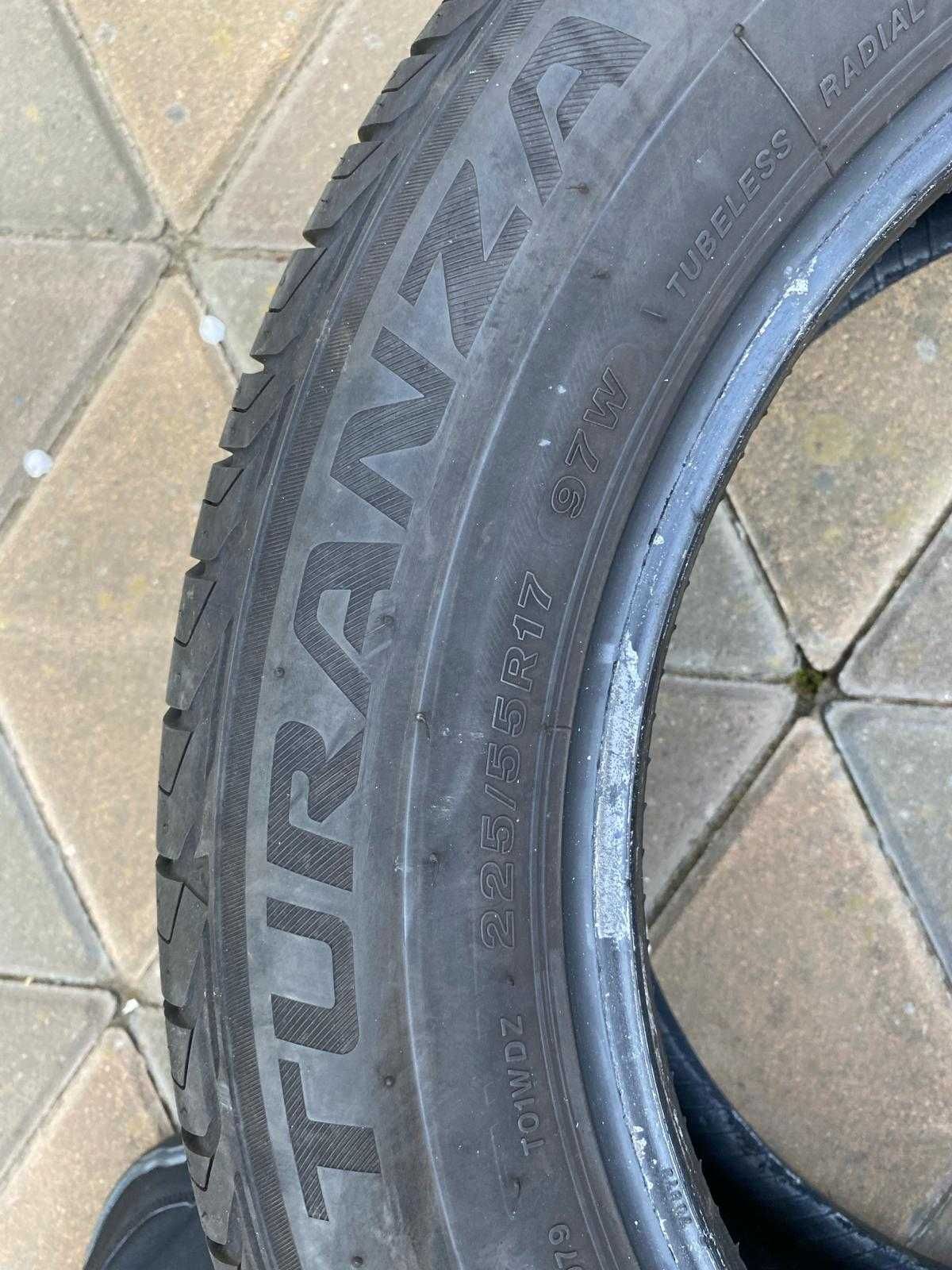 Anvelope vara 225/55/17"