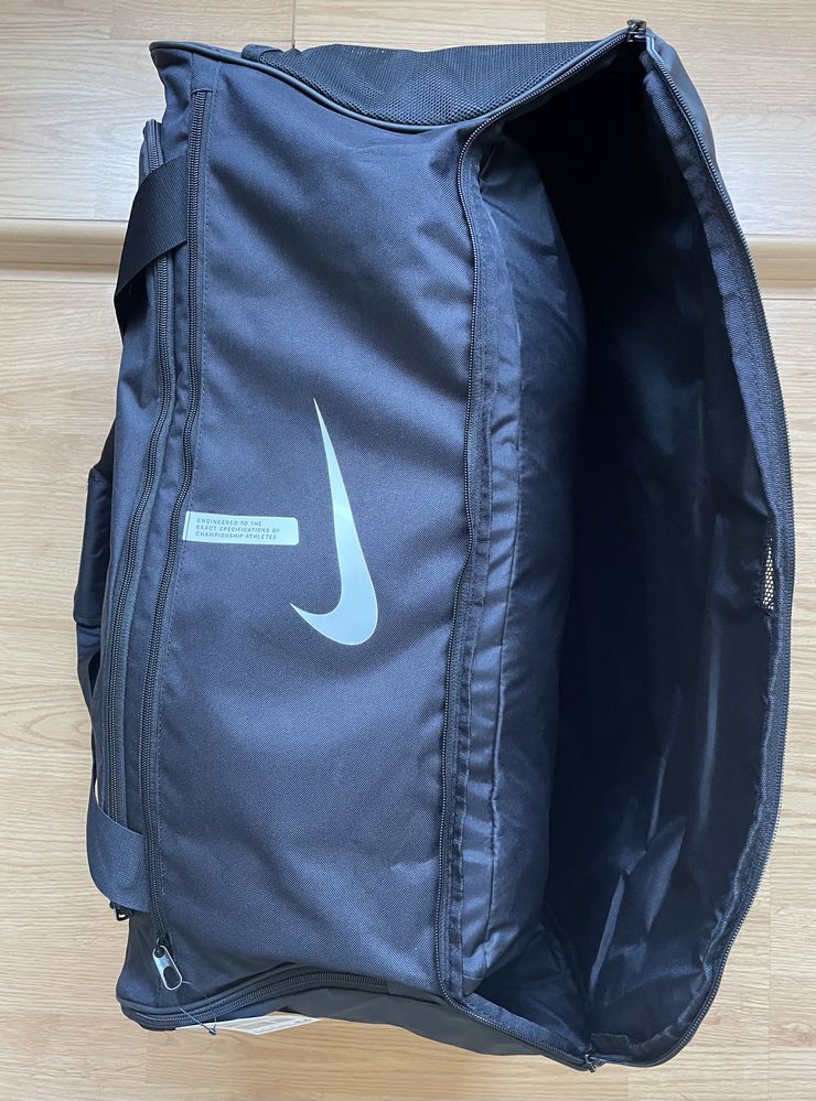 Servieta/geanta sport Nike neagra pt transport/voiaj blkn