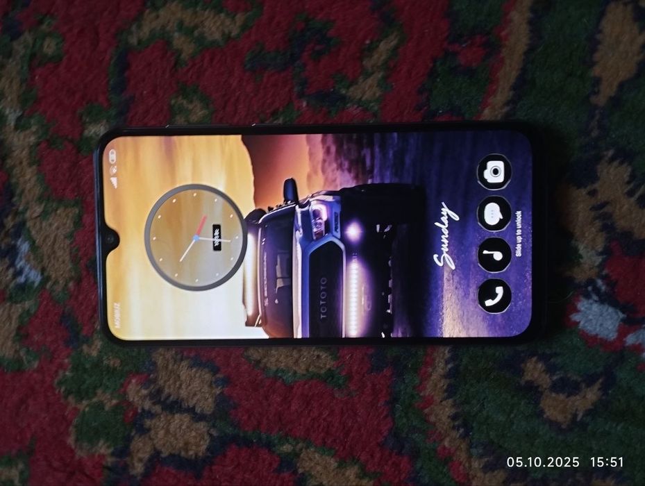 Продам телефон Mi 9 SE 8/128 .   КАМЕРА НЕ РАБОТАЕТ!Остальное работает