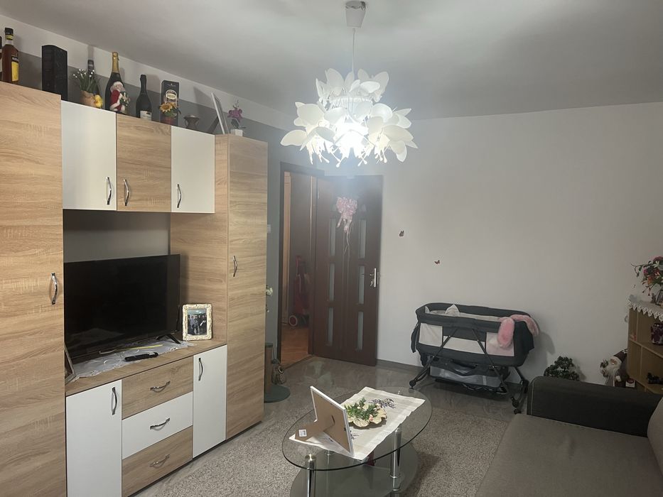 Vand apartament cu 2 camere decomandat