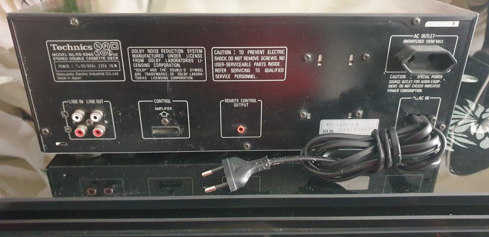 Продавам касетен дек TECHNICS RS-X866