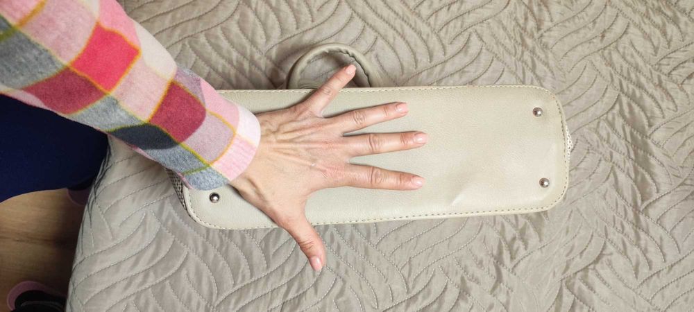 Дамска чанта в телесен цвят