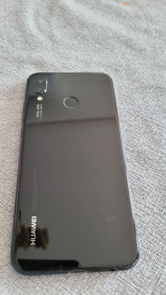 Продавам Huawei p20 lite