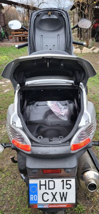 Piaggio mp3 400ie LT an 2010, se conduce cu categoria B