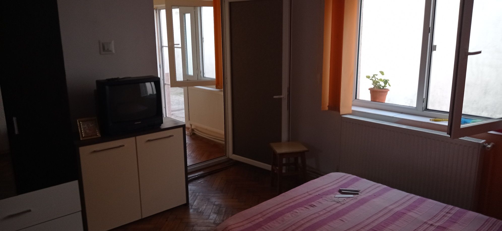 Închiriez casa zona Kaufland Icil 260 mp, utili 110 mp.
