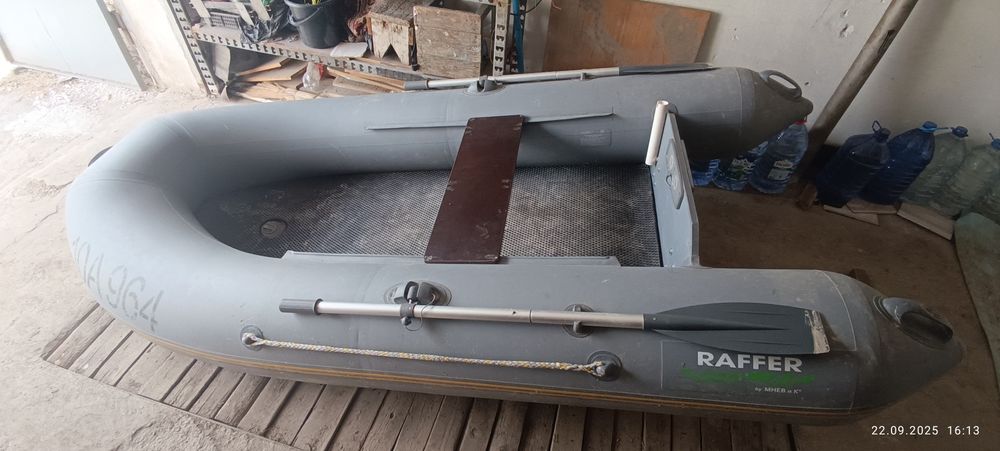 Продам Лодку ПВХ и мотор ямаха 5 л.с 2т