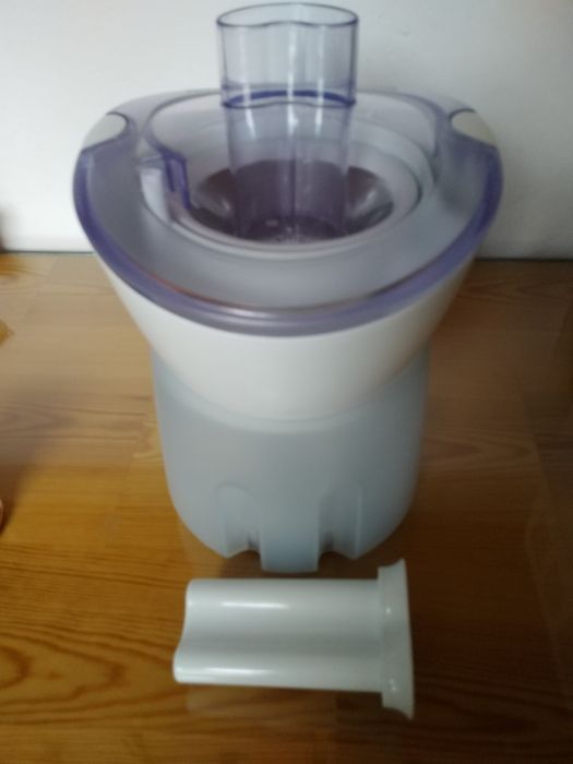 Storcator-centrifuga de fructe și legume Filips.