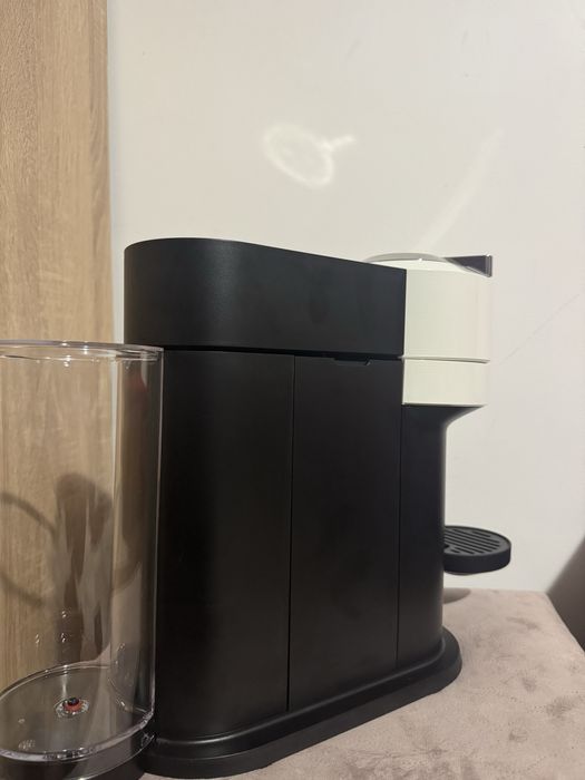 Espressor Nespresso Vertuo Next Alb Lucios Impecabil