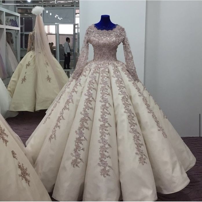 Платье на узату