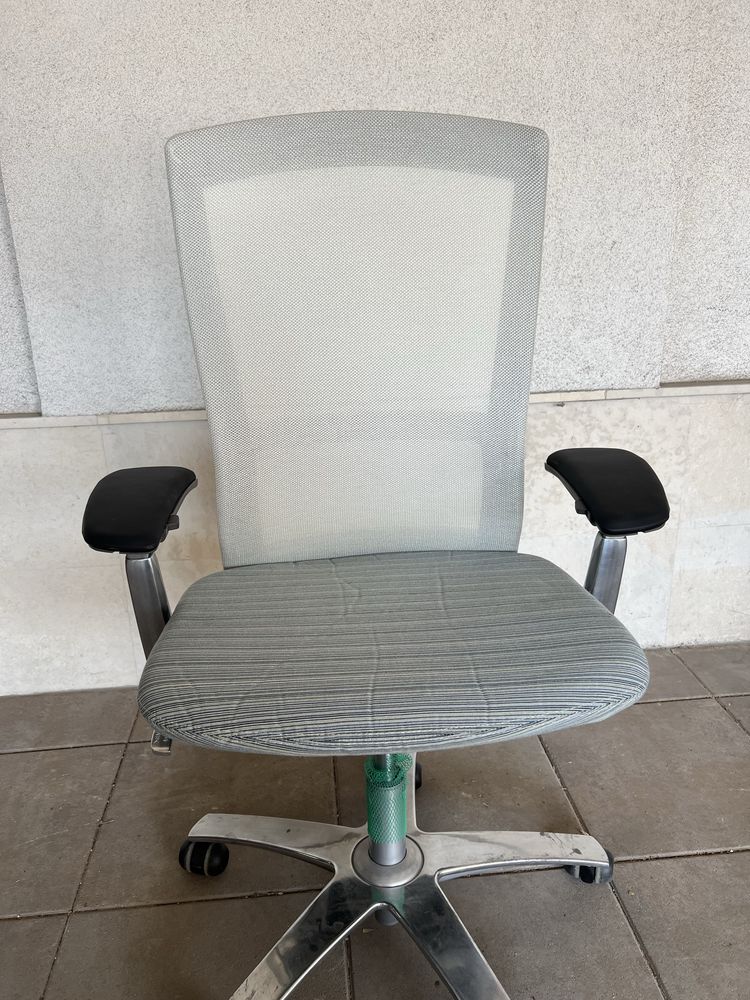 Ергономичен офис стол Knoll Life