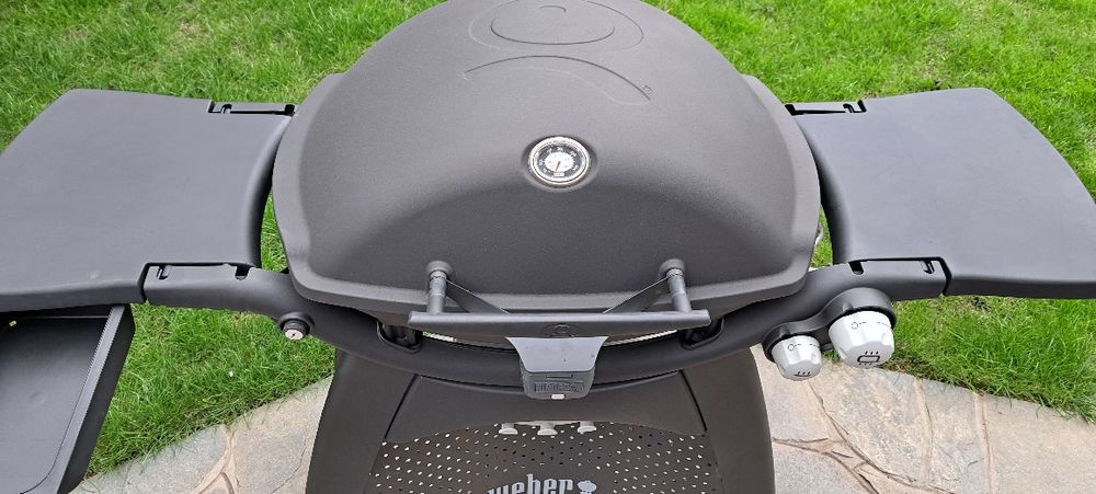 Газово Барбекю Weber Q3200  с ЧИСТО НОВИ СКАРИ И ГОРЕЛКИ