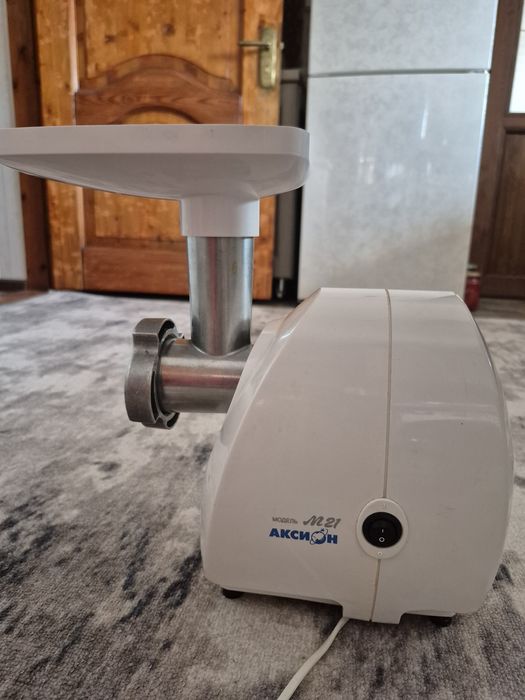 Продам,Мясорубку Электрическую...