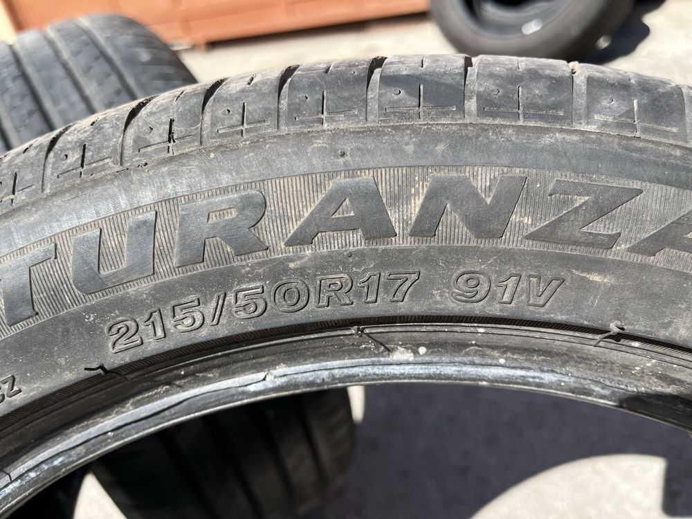 2 бр. летни гуми 215/50/17 Bridgestone DOT 0818 5,5 mm