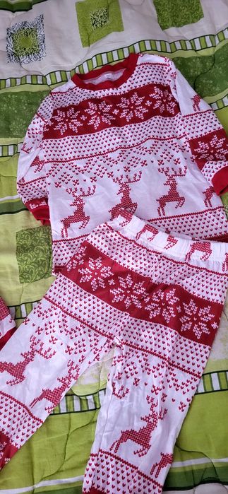 Еднакви коледни детски пижами