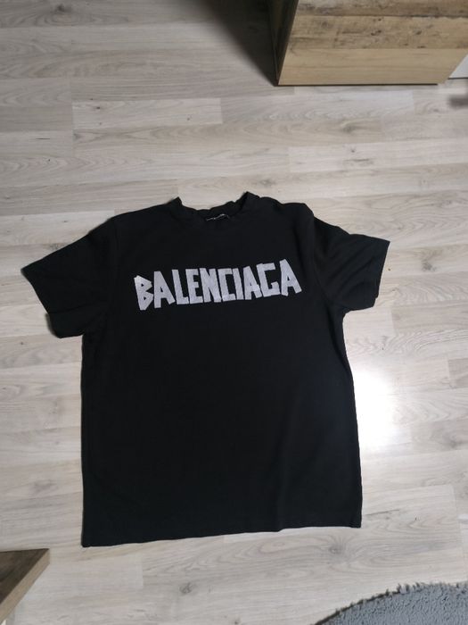 Блузи essential и Balenciaga чисто нови