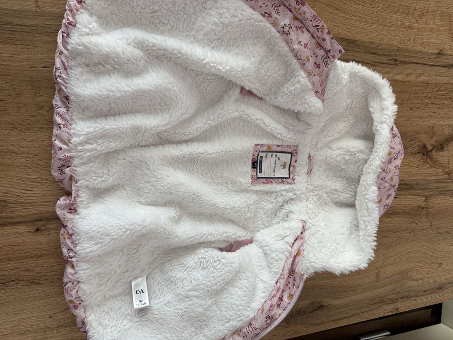 Gheaca fetita marime 92 C&A