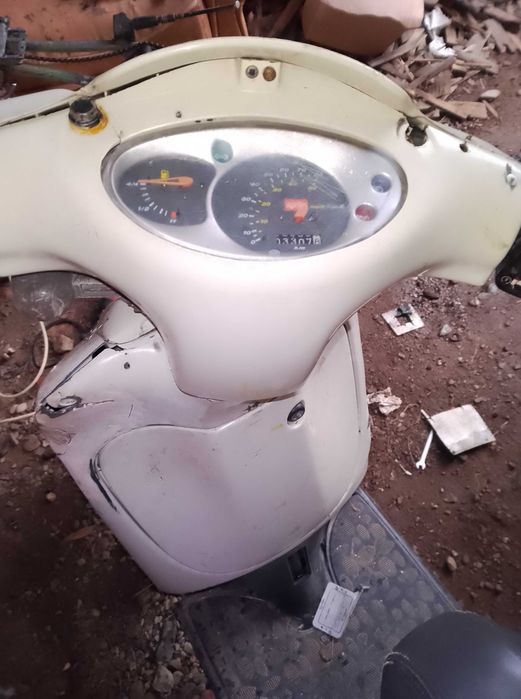 Vând scuter funcțional Aprilia scarabeo mai multe detalii an privat