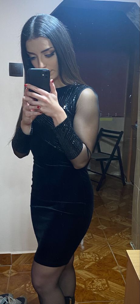 Rochie neagră de catifea cu paiete