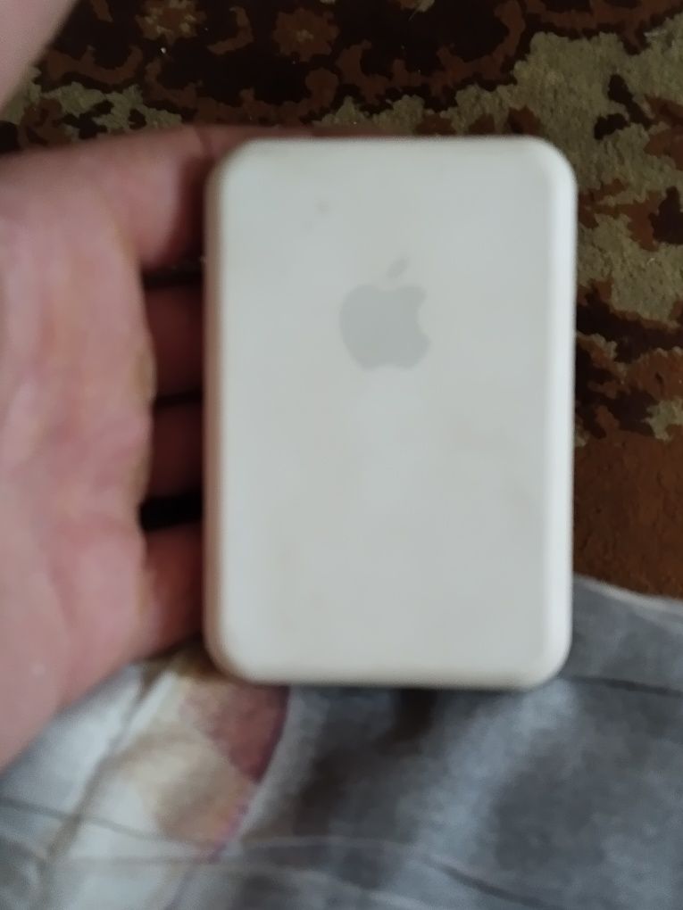 Продам Power bank Apple