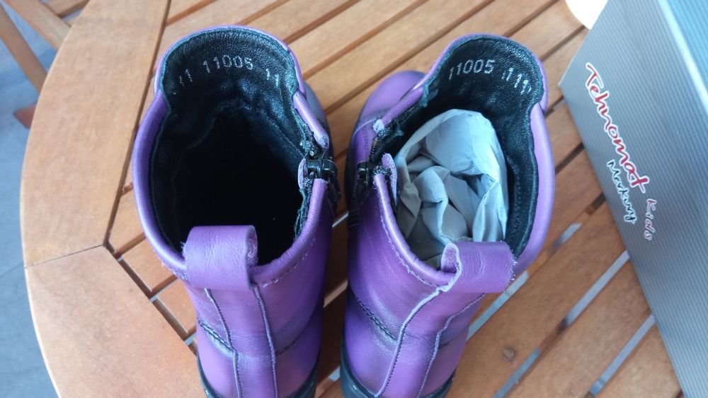 Продавам чисто нови боти н.31