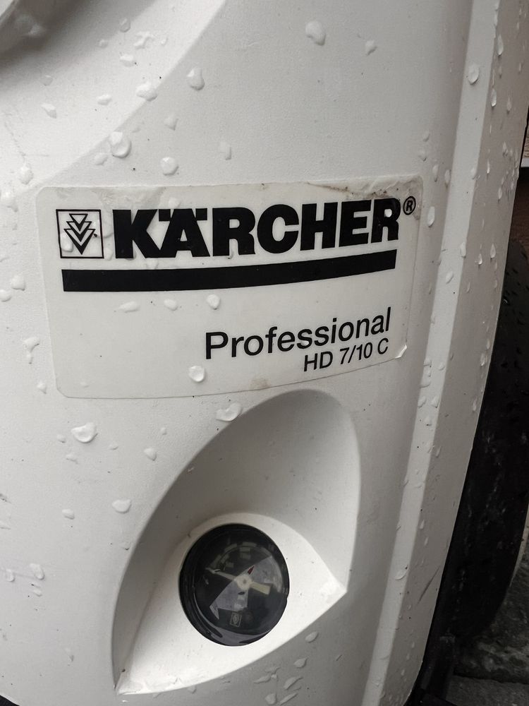 Vând pompă spălat Karcher HD 7/10 CXF in stare perfecta de functionare