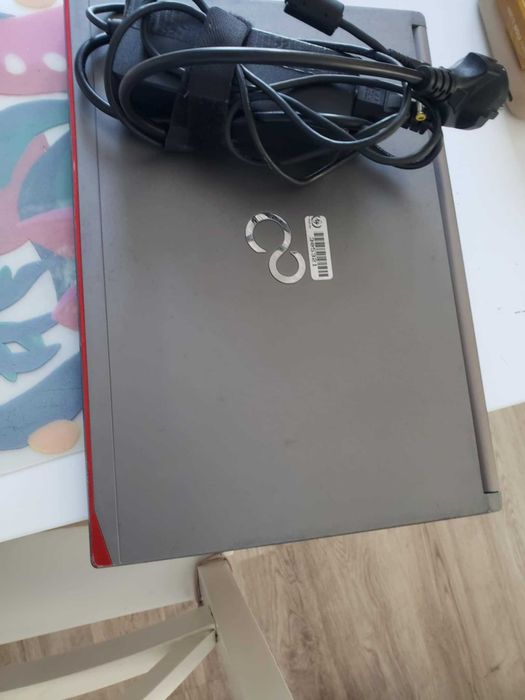 Fujitsu Siemens E 736,I7 gen6, pret fix
