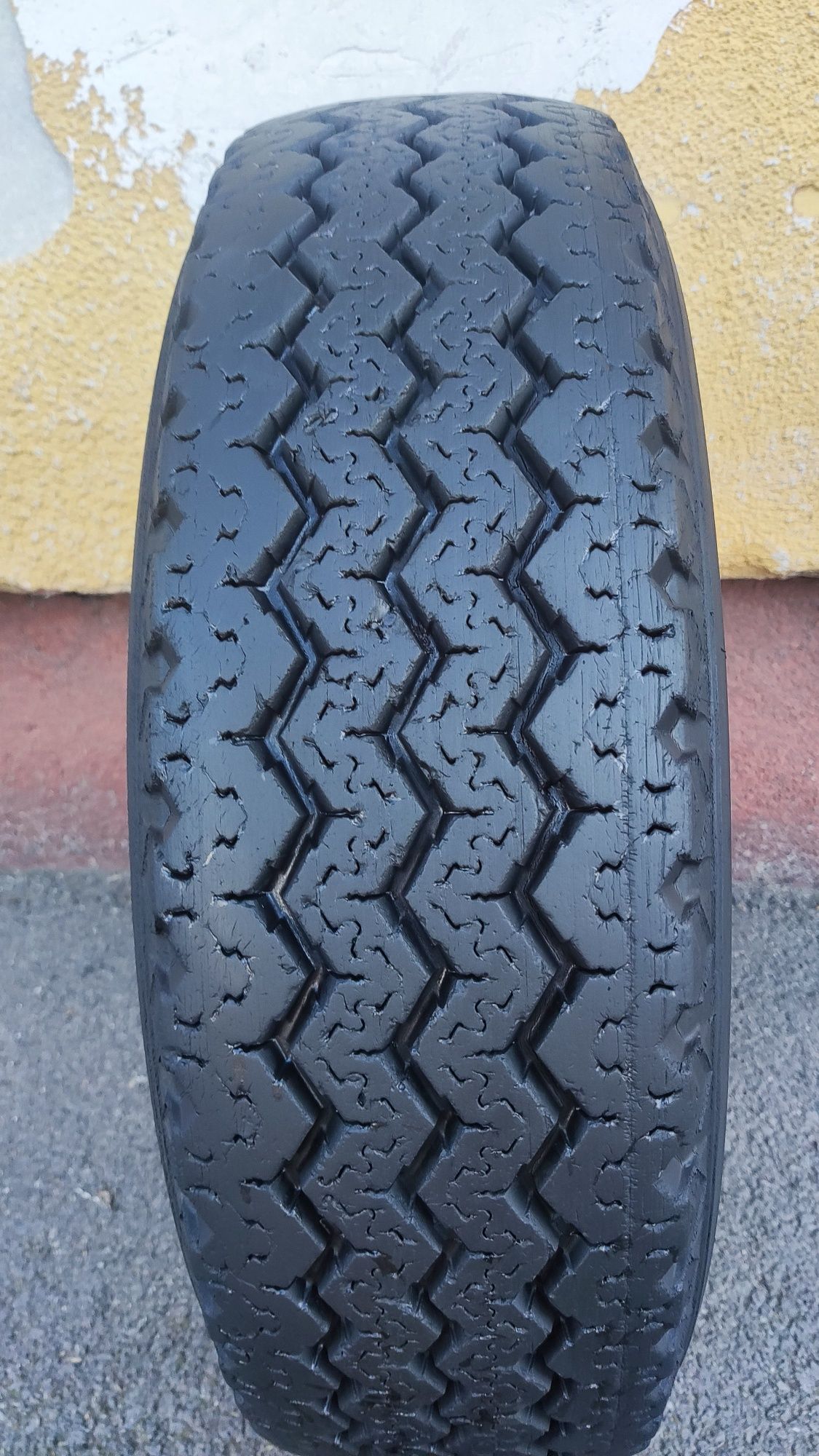 1бр. гуми 185/R/14 Michelin 8 PR, плата
8.5mm
Добро състояние на гумит