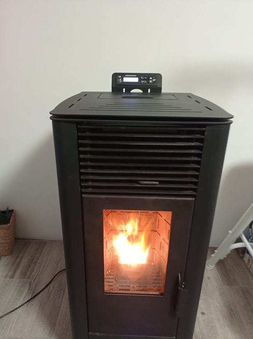 Termosemineu peleti forneilo