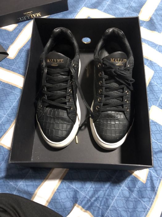 Vand adidasii MALLET.