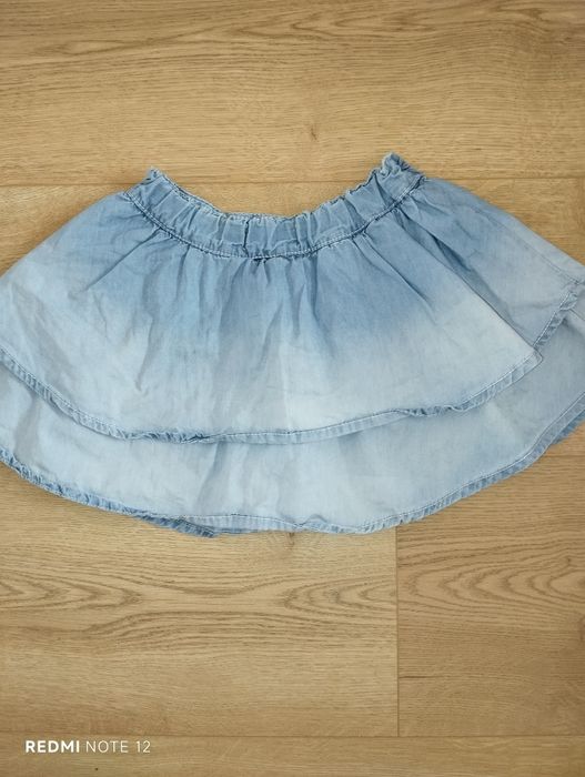 Сукманче + две поли, къси панталонки и два броя блузки подарък 110