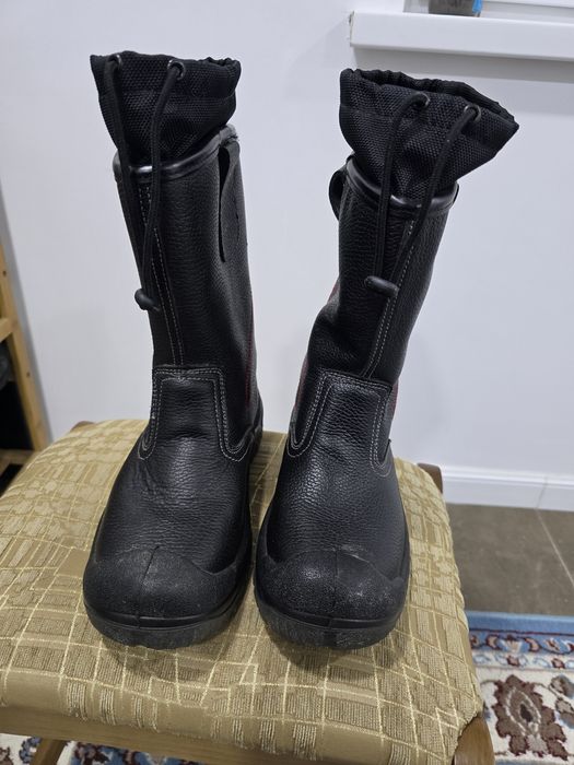 Зимние утеплённые сапоги , сефти.