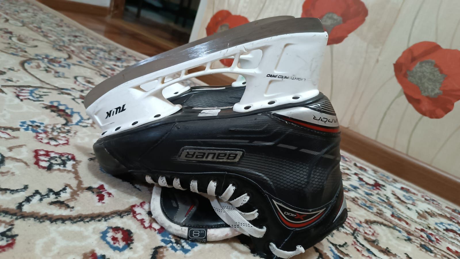 Продам хоккейные коньки BAUER