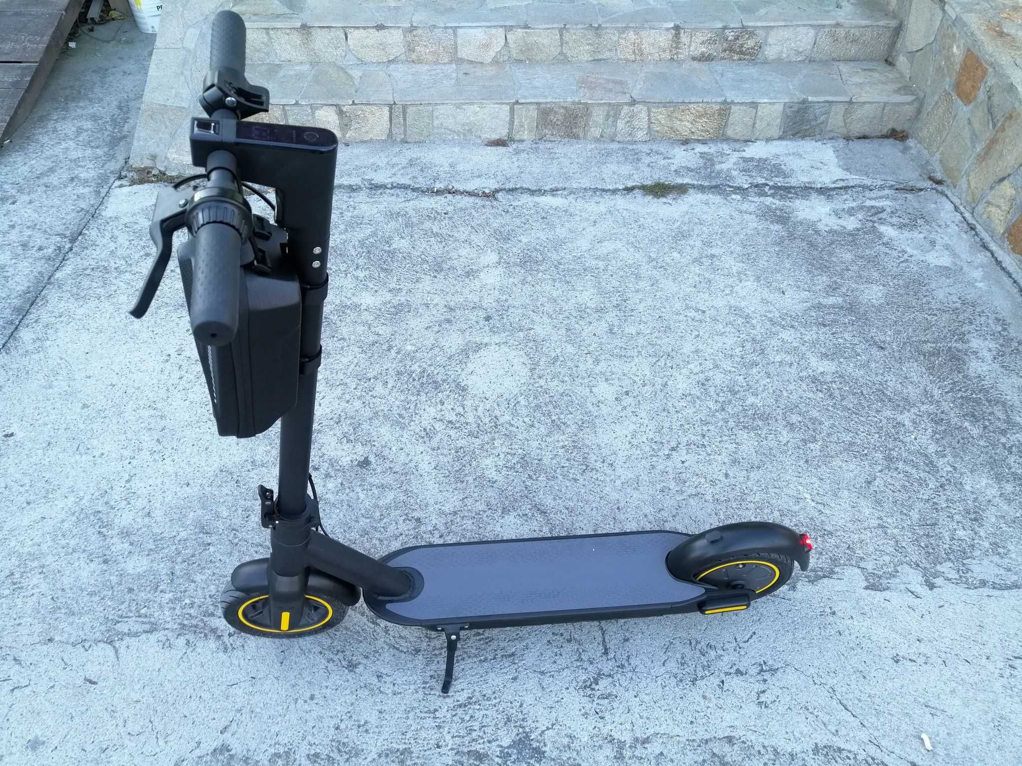 Електрическа Тротинетка E-SCOOTER PRO 350W ЧЕРНА