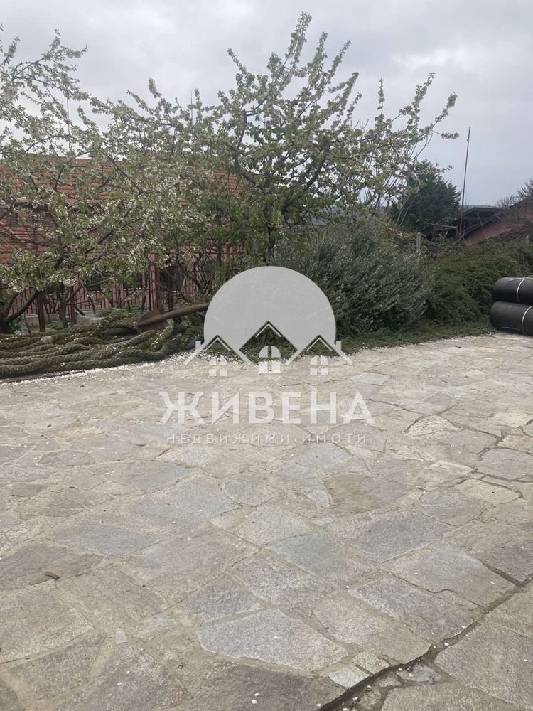 Продавам ограден парцел в с.Приселци, площ 825 кв.м