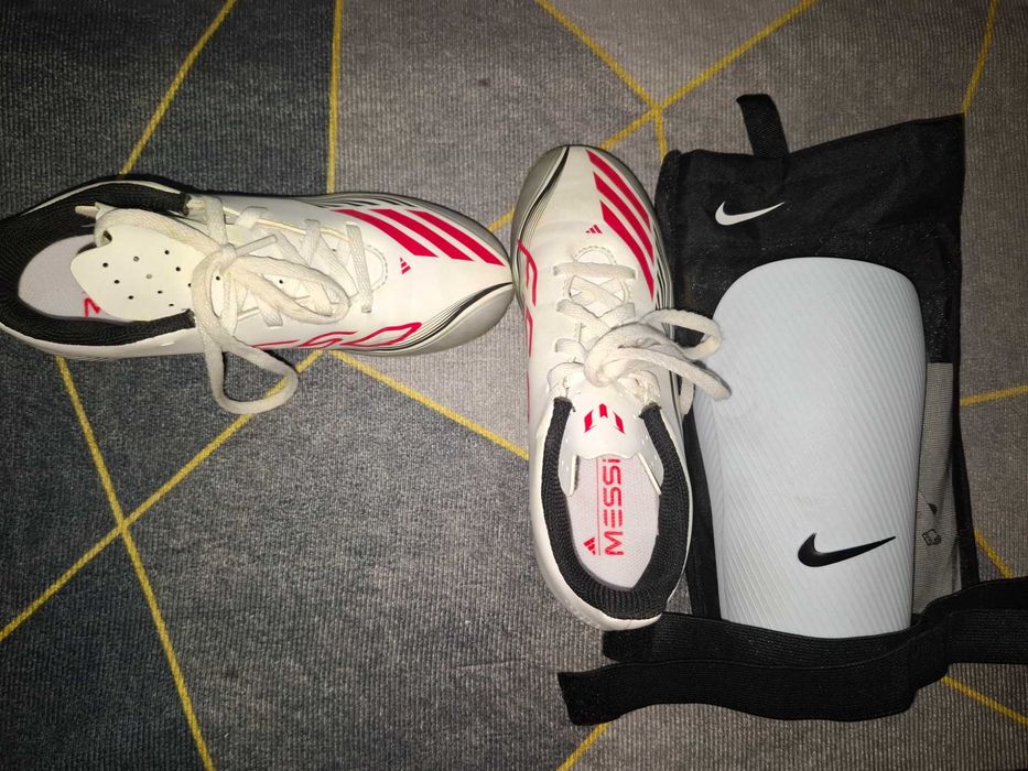 Комплект бутонки за футбол