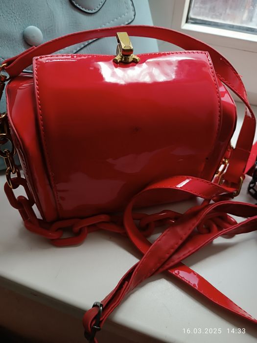 Женские сумки красные