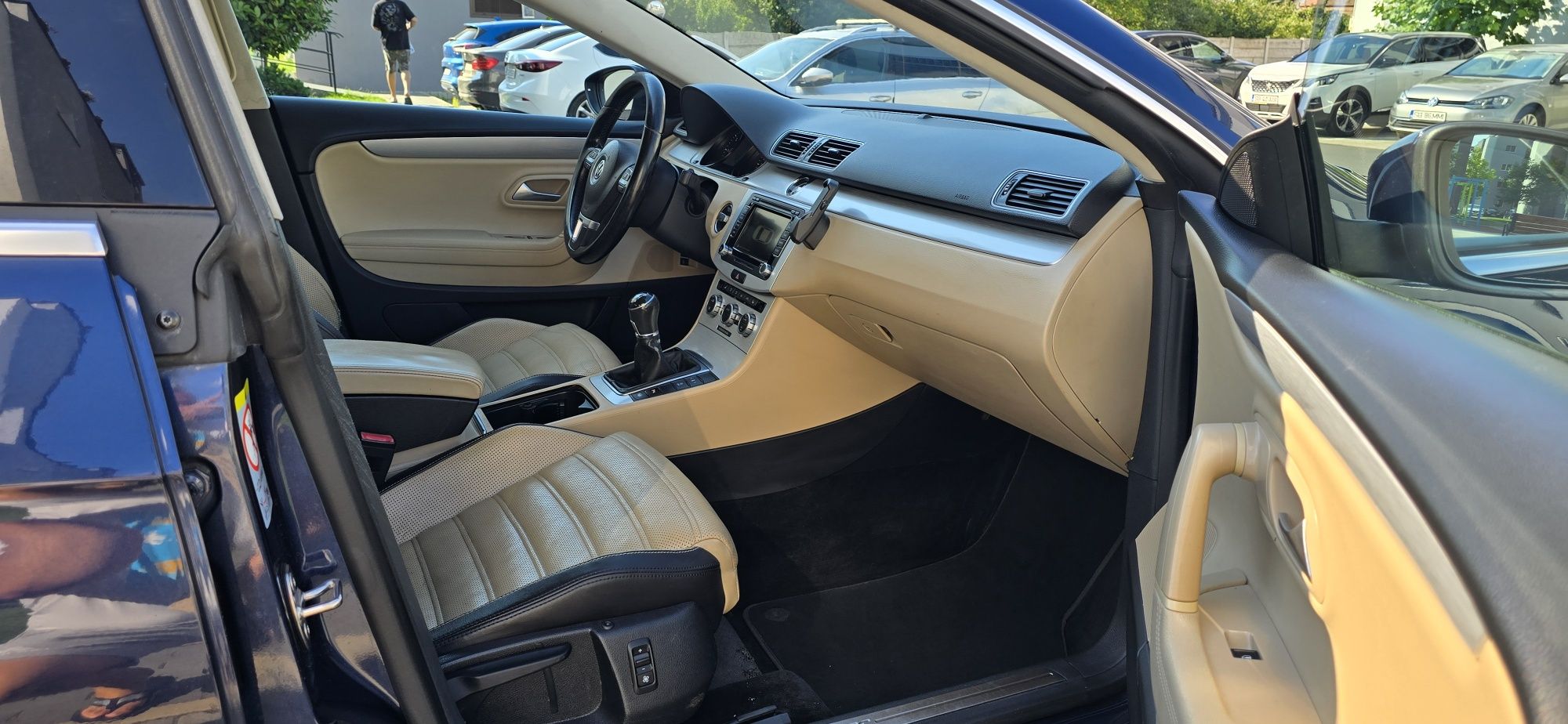 Volkswagen Passat CC 2.0 TDI 177 CP

Bi-Xenon + LED
Dubluclimatronic
N