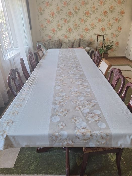 Большой гостиный стол