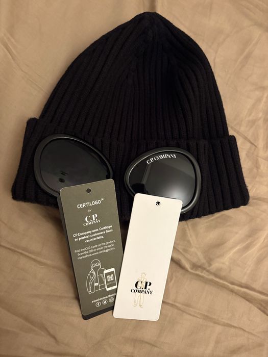 Зимна шапка CP company НОВА!