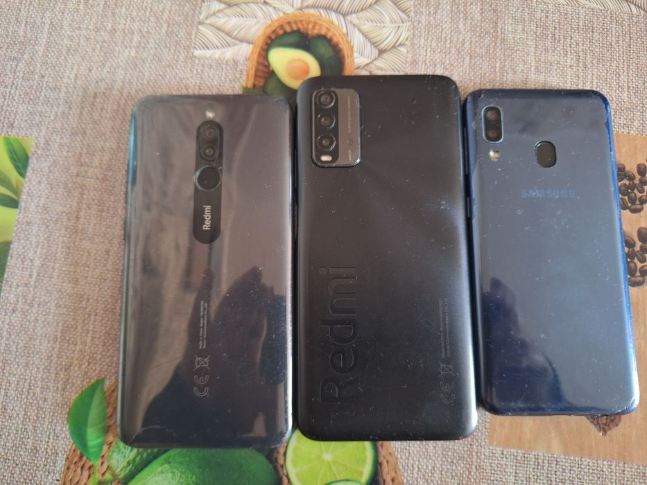 Vand telefoane sparte