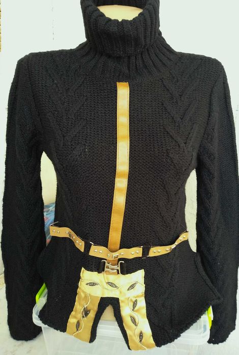 Vând pulover fabricat în Turcia. Nou