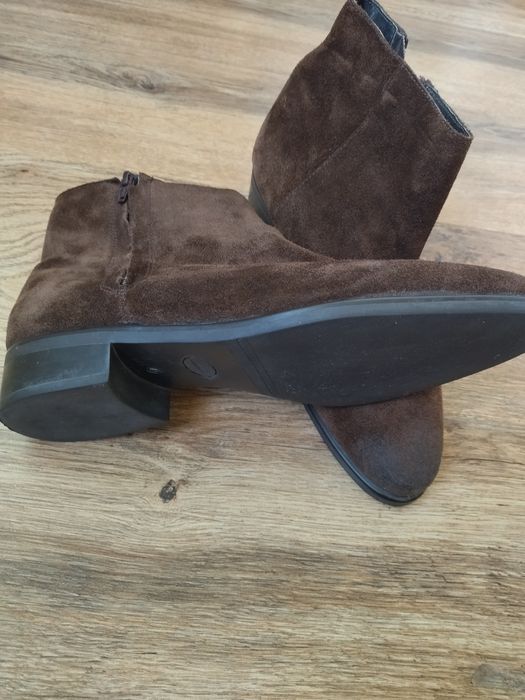 Боти от естествен велур