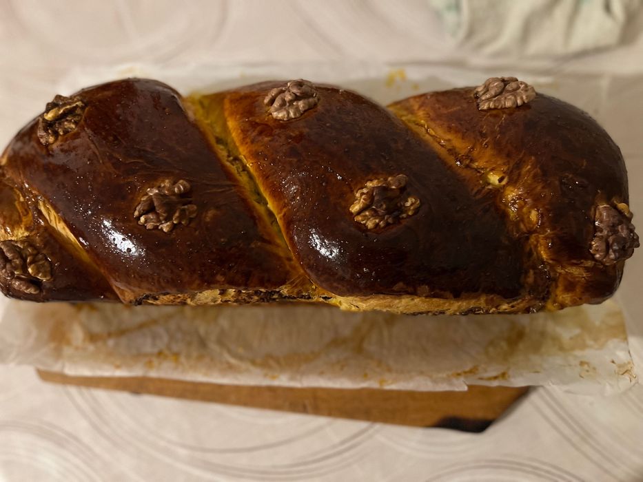 Vând cozonac de casa cu nuca și cacao realizat din ingrediente premium