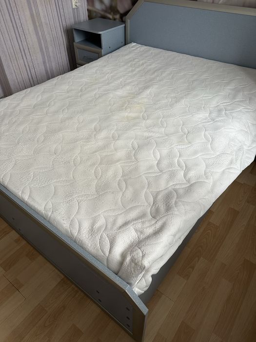 Продам наматрасник двух стороний 2 на 2,20.