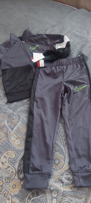 Trening de vanzare nou cu eticheta  materialul nu este din bumbac